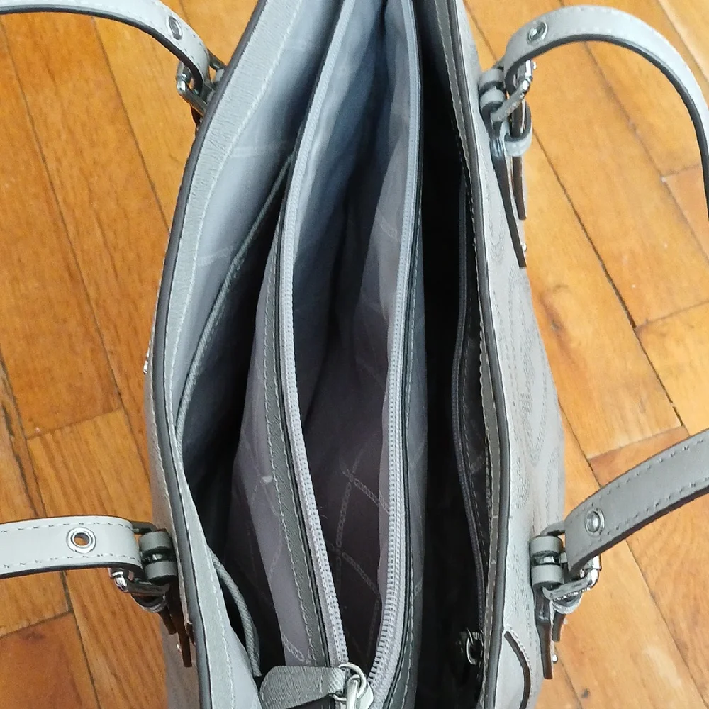 Michael Kors Voyager East West Tote - Picture 5 of 9